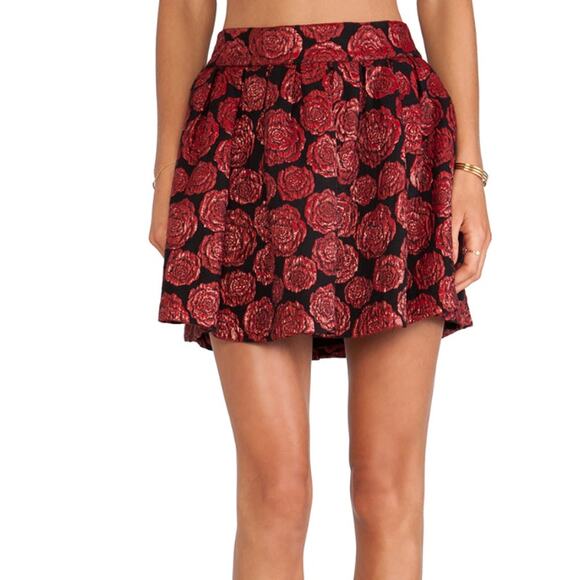 Alice + Olivia Fizer Box Pleat Mini Skirt Roses Metallic Red & Black ~ Sz 6 - Picture 1 of 10